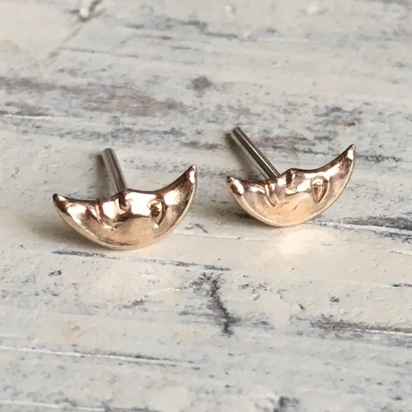 Hand Crafted Jewelry - 3/$15 🌞 dainty gold crescent moon studs ✨
